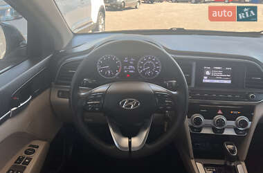 Седан Hyundai Elantra 2019 в 