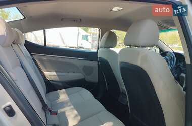 Седан Hyundai Elantra 2018 в 
