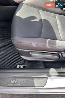 Седан Hyundai Elantra 2012 в 