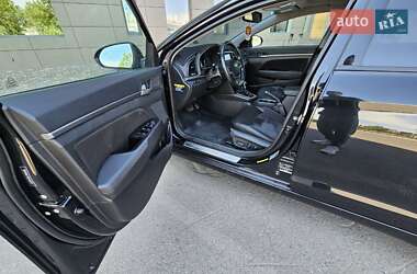 Седан Hyundai Elantra 2016 в 