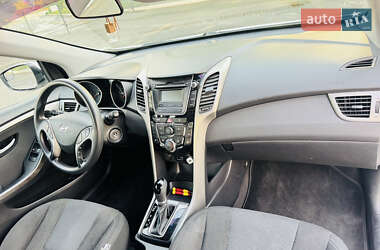 Хетчбек Hyundai Elantra 2015 в 