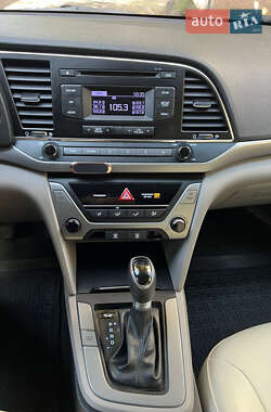 Седан Hyundai Elantra 2017 в 
