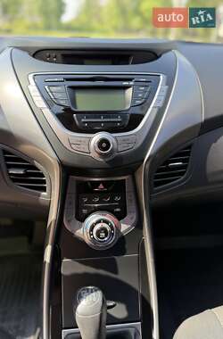 Седан Hyundai Elantra 2013 в 