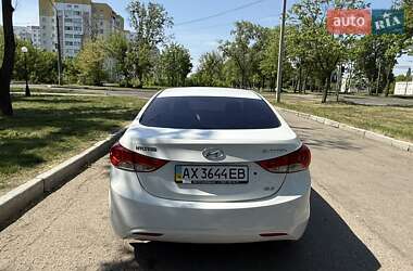 Седан Hyundai Elantra 2013 в 