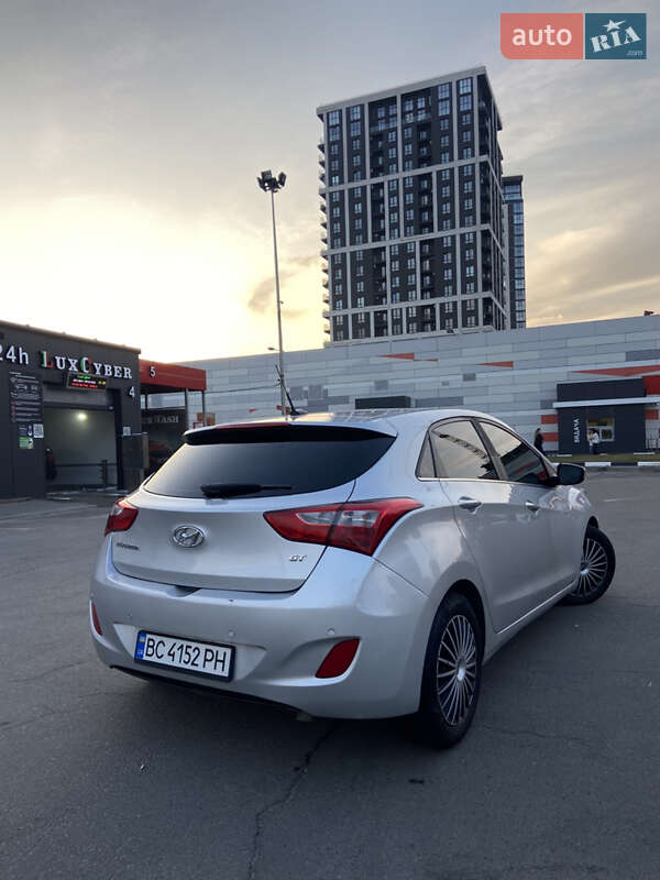 Хэтчбек Hyundai Elantra 2016 в Львове