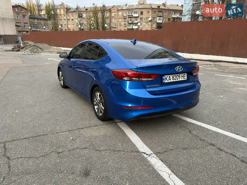 Седан Hyundai Elantra 2016 в Києві