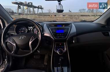 Седан Hyundai Elantra 2013 в 
