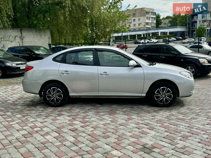 Седан Hyundai Elantra 2011 в Виннице