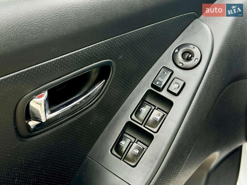 Седан Hyundai Elantra 2011 в Виннице