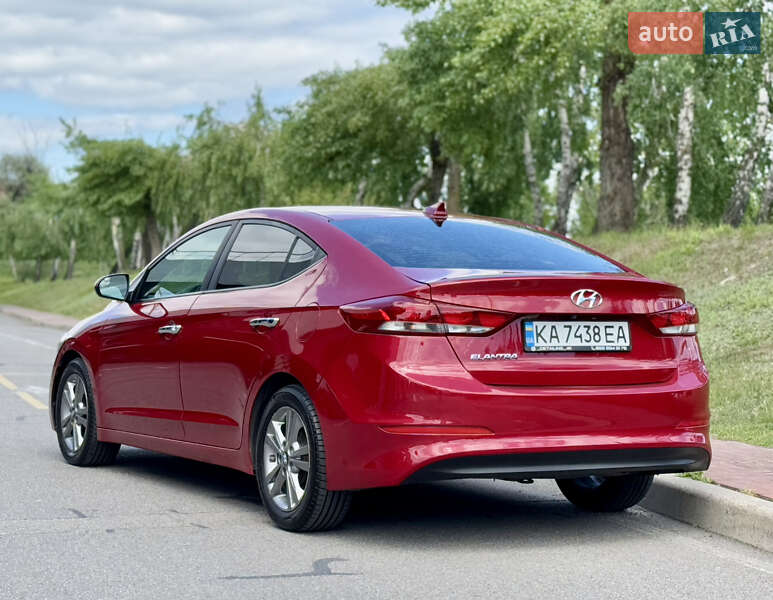Седан Hyundai Elantra 2016 в Києві
