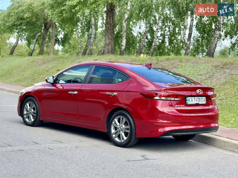 Седан Hyundai Elantra 2016 в Києві
