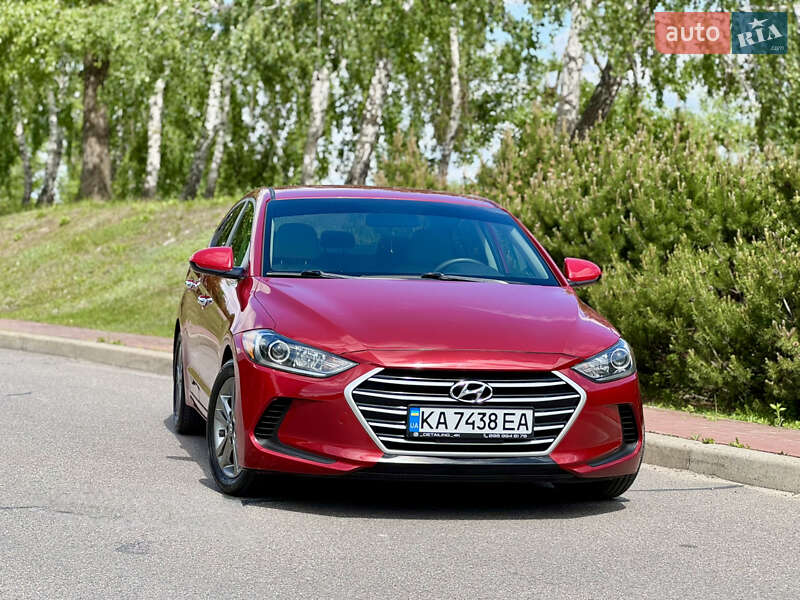 Седан Hyundai Elantra 2016 в Києві