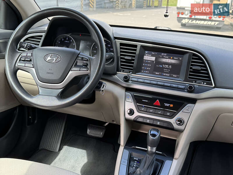 Седан Hyundai Elantra 2016 в Києві