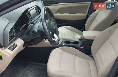 Седан Hyundai Elantra 2018 в 