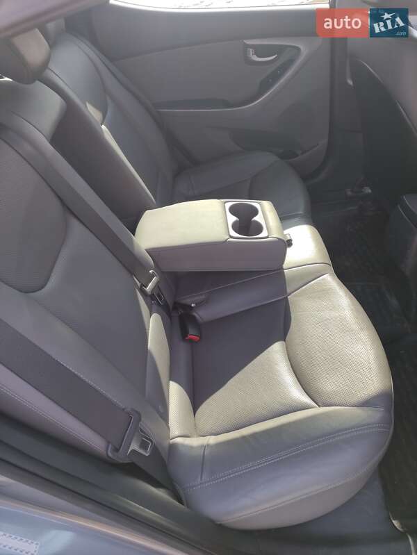 Седан Hyundai Elantra 2015 в Ахтырке