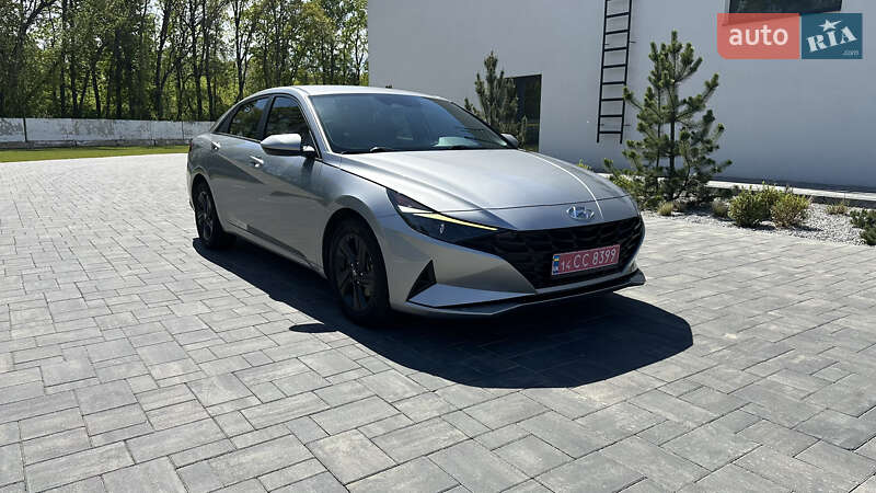 Седан Hyundai Elantra 2022 в Луцке