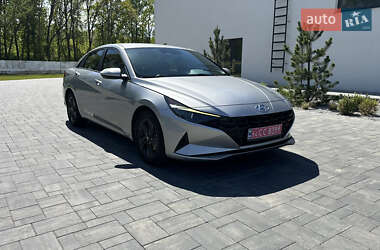 Седан Hyundai Elantra 2022 в 