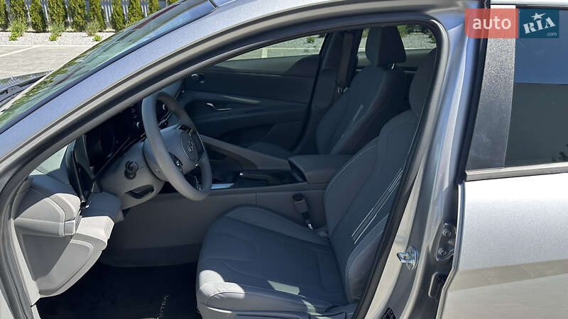 Седан Hyundai Elantra 2022 в Луцке