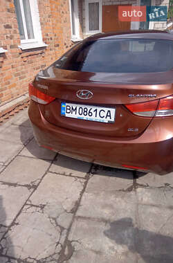 Седан Hyundai Elantra 2013 в Ромнах
