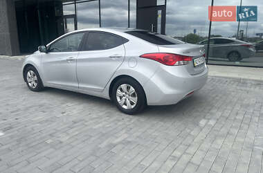 Седан Hyundai Elantra 2011 в 