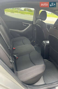 Седан Hyundai Elantra 2011 в 