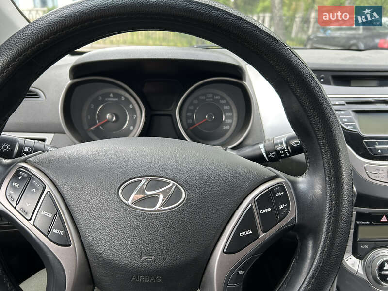 Седан Hyundai Elantra 2013 в Переяславе