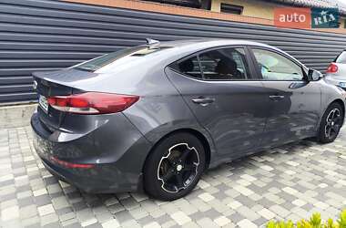 Седан Hyundai Elantra 2018 в 