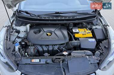 Седан Hyundai Elantra 2012 в 