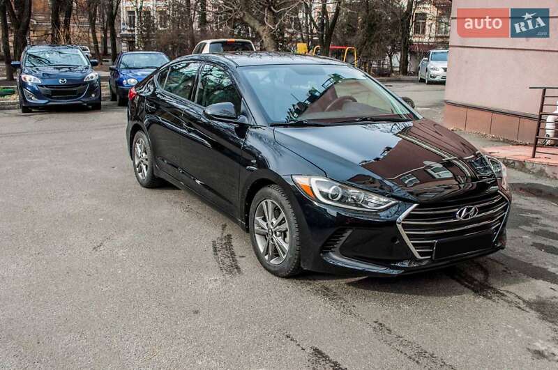 Седан Hyundai Elantra 2017 в 