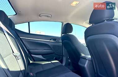 Седан Hyundai Elantra 2019 в 