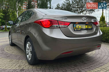 Седан Hyundai Elantra 2013 в 