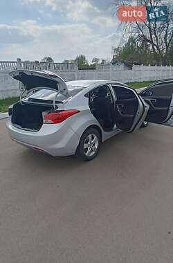 Седан Hyundai Elantra 2012 в 