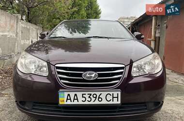 Седан Hyundai Elantra 2010 в Киеве