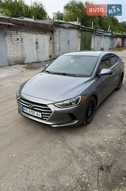 Седан Hyundai Elantra 2017 в Дніпрі