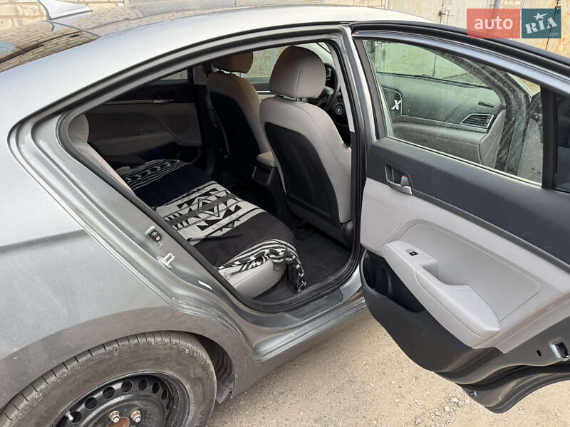 Седан Hyundai Elantra 2017 в Дніпрі