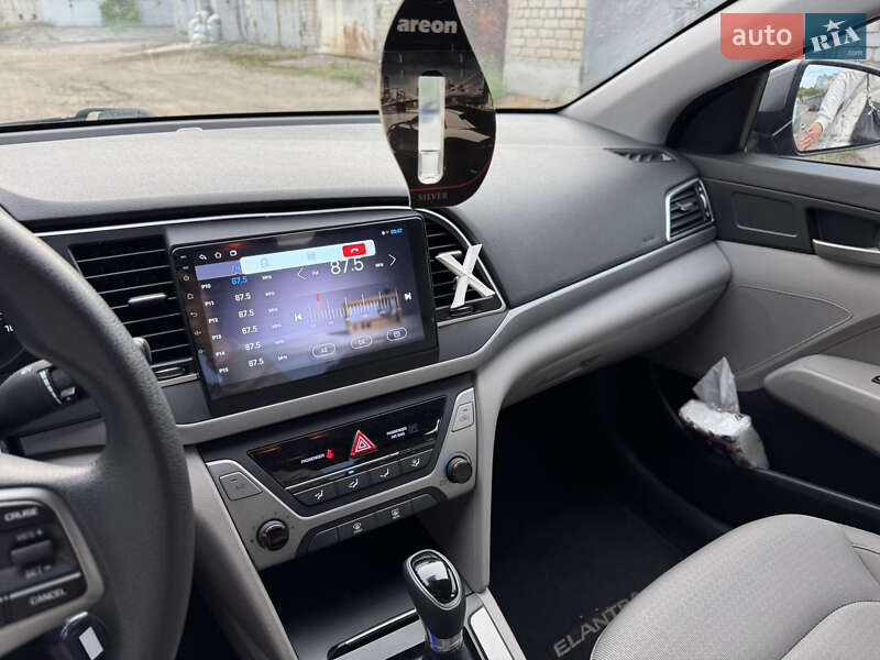Седан Hyundai Elantra 2017 в Дніпрі