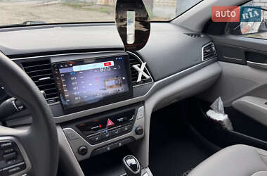 Седан Hyundai Elantra 2017 в 