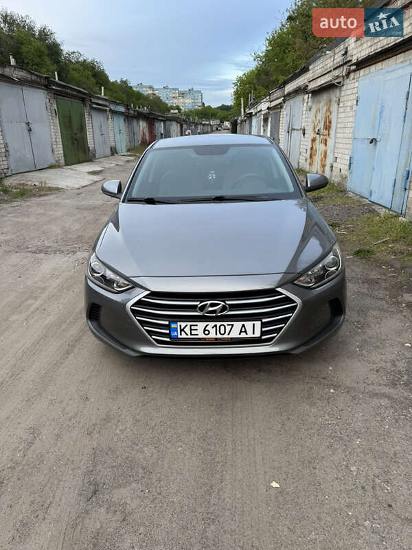 Седан Hyundai Elantra 2017 в Дніпрі