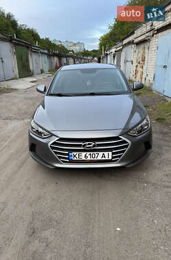 Седан Hyundai Elantra 2017 в 