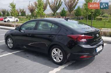 Седан Hyundai Elantra 2018 в 