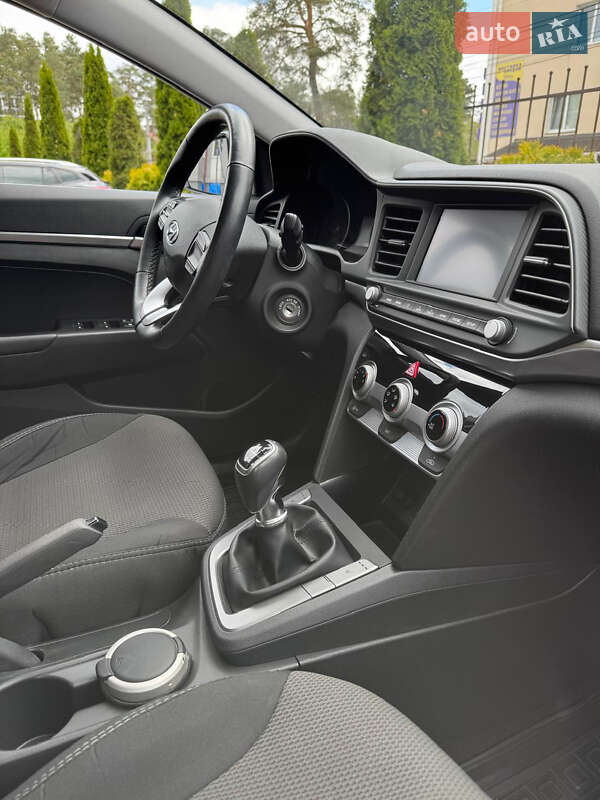 Седан Hyundai Elantra 2019 в Киеве