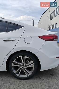 Седан Hyundai Elantra 2016 в 