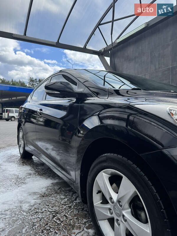 Седан Hyundai Elantra 2013 в Києві