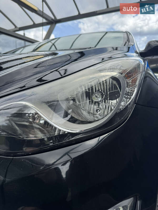 Седан Hyundai Elantra 2013 в Києві