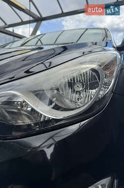 Седан Hyundai Elantra 2013 в 