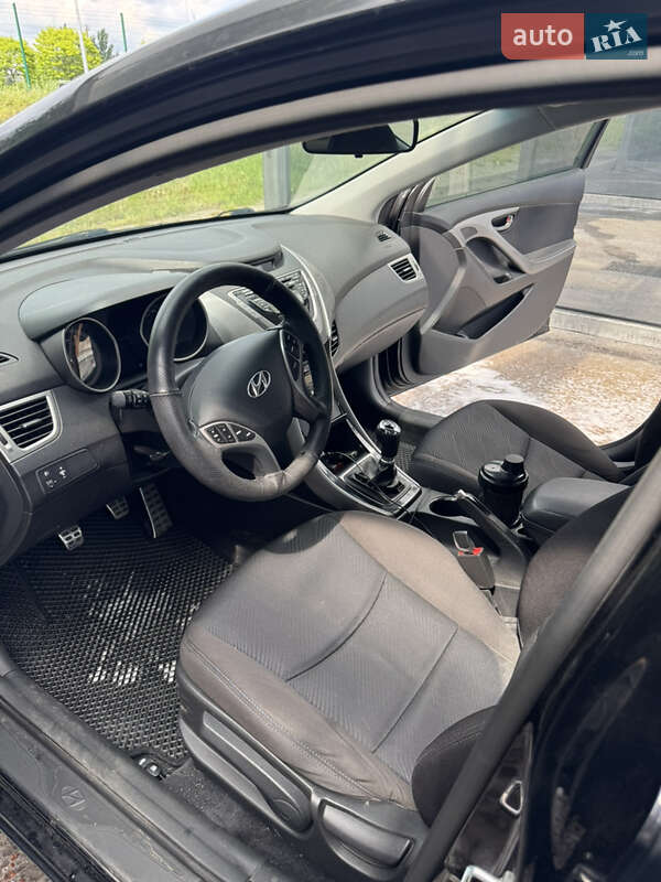 Седан Hyundai Elantra 2013 в Києві