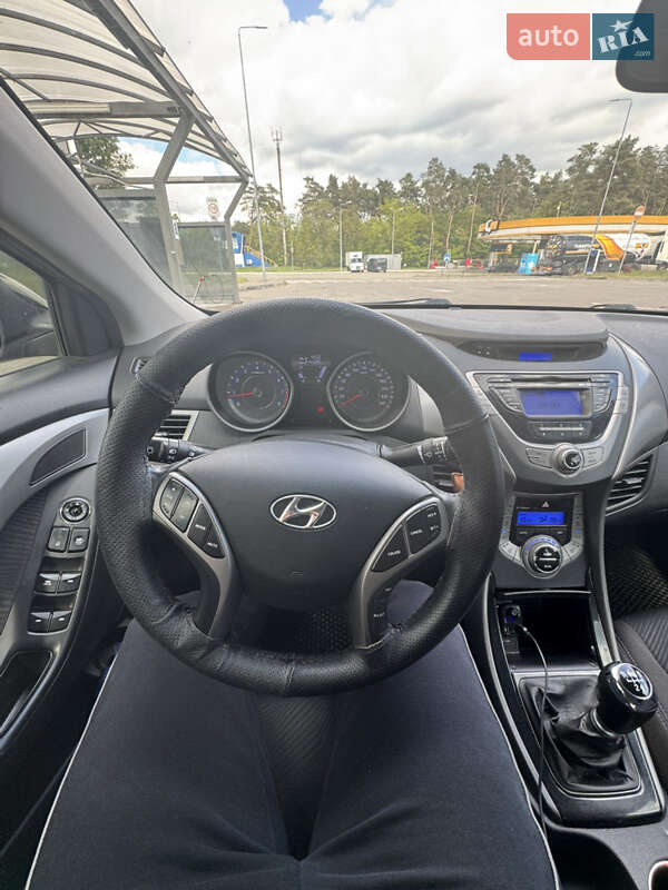 Седан Hyundai Elantra 2013 в Києві