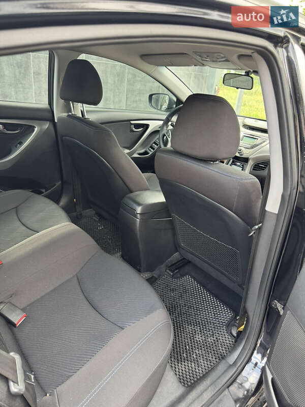 Седан Hyundai Elantra 2013 в Києві