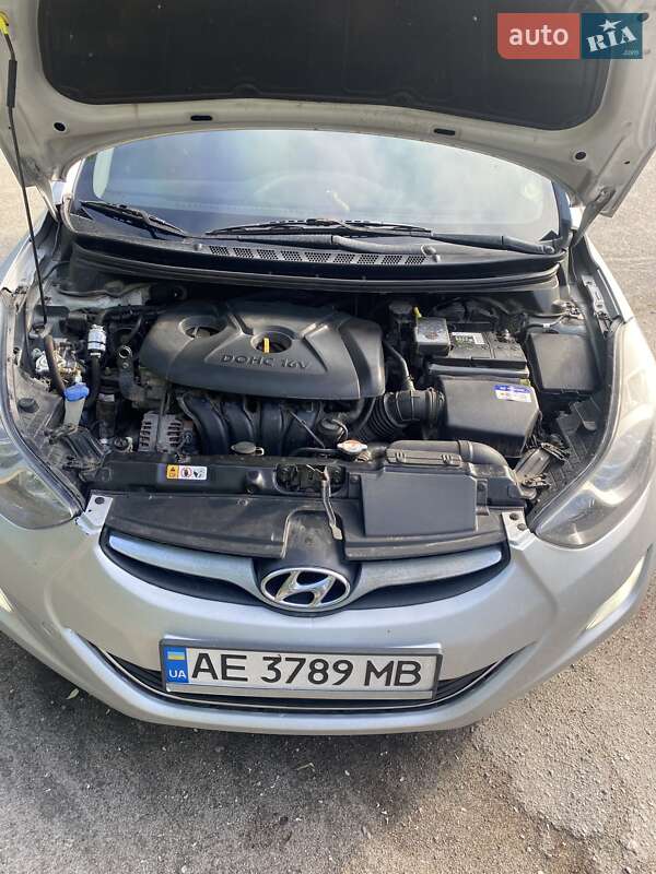Седан Hyundai Elantra 2012 в Дніпрі