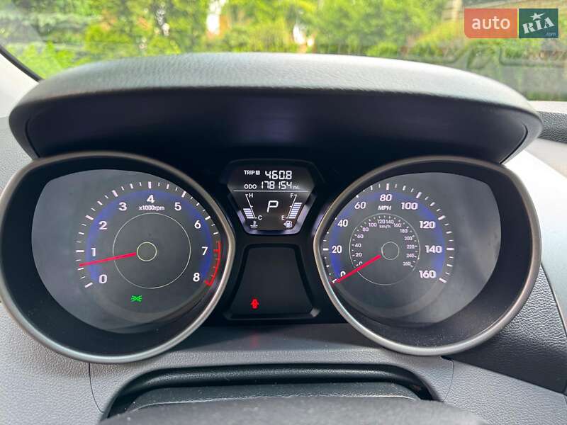 Седан Hyundai Elantra 2013 в Киеве